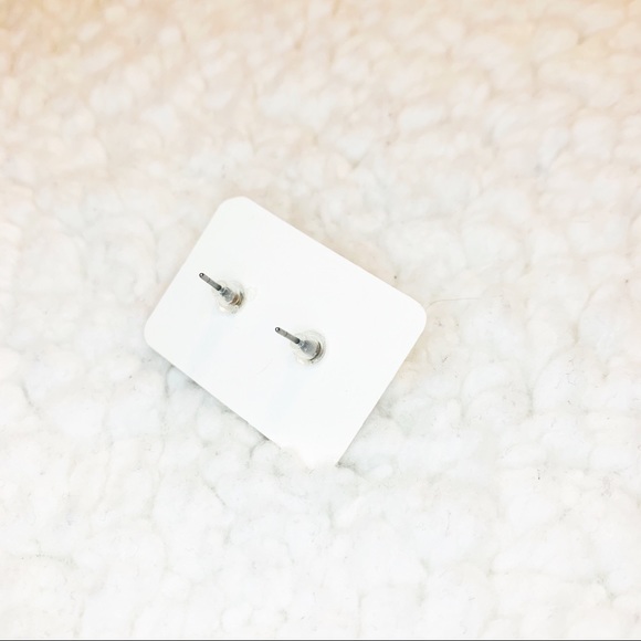 Adorable round button Earrings w/ little flowers - Picture 2 of 8